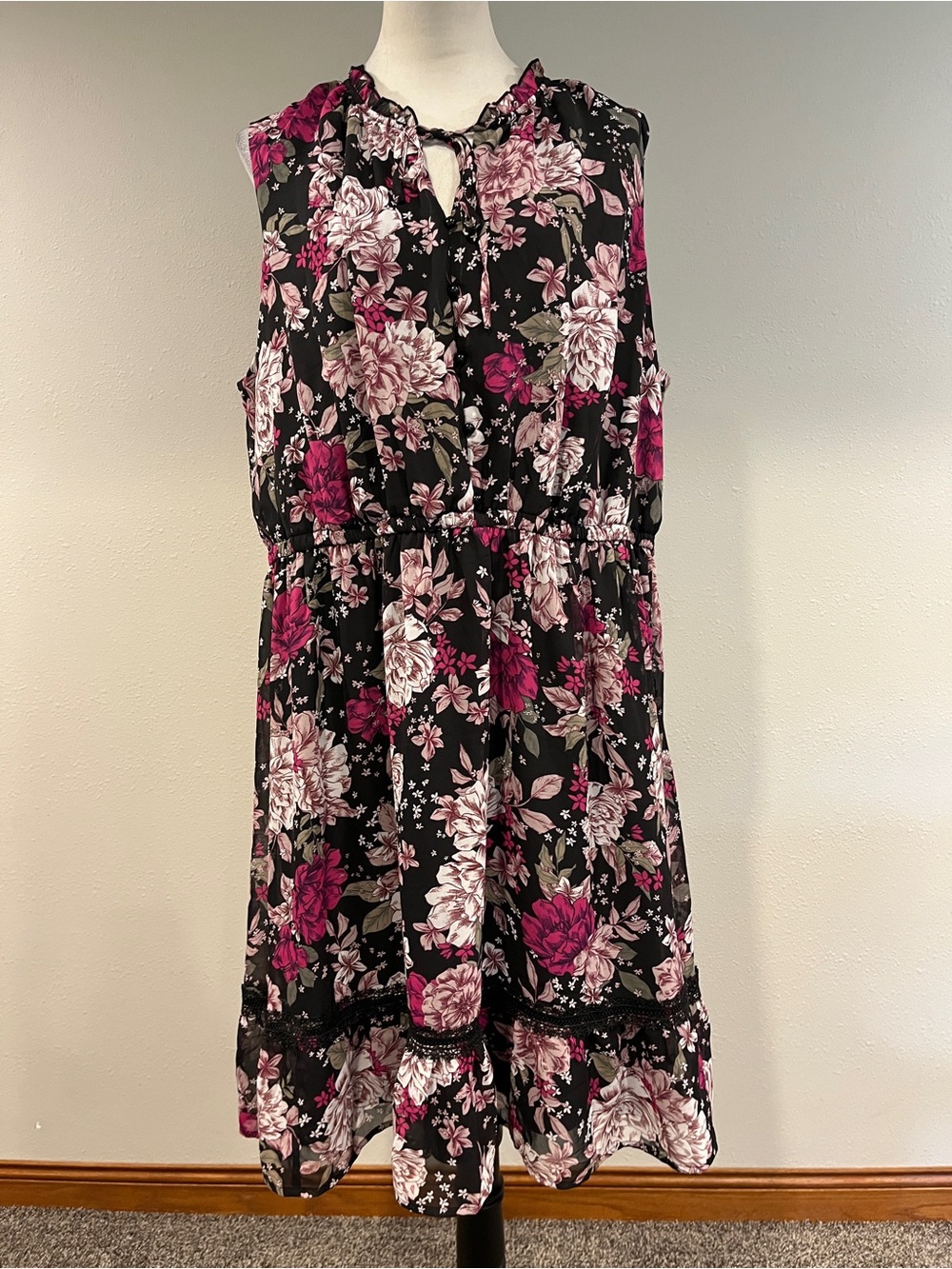 Lane Bryant Black Floral Sleeveless knee length plus size Dress size 20